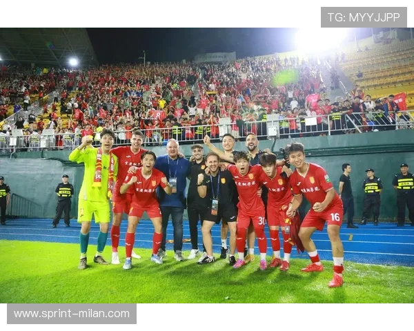 足球明星在失利后的表现分析：情绪反应与职业态度的双重考量